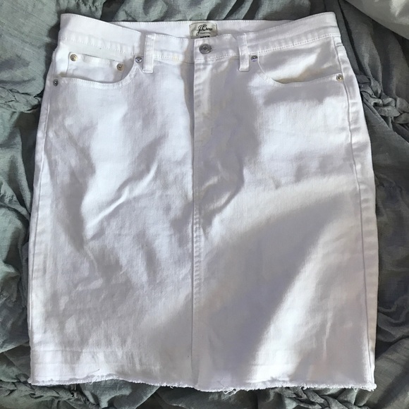 Mid length white skirt - Picture 2 of 7